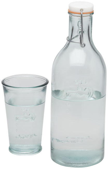 Vattenkaraff med glas
